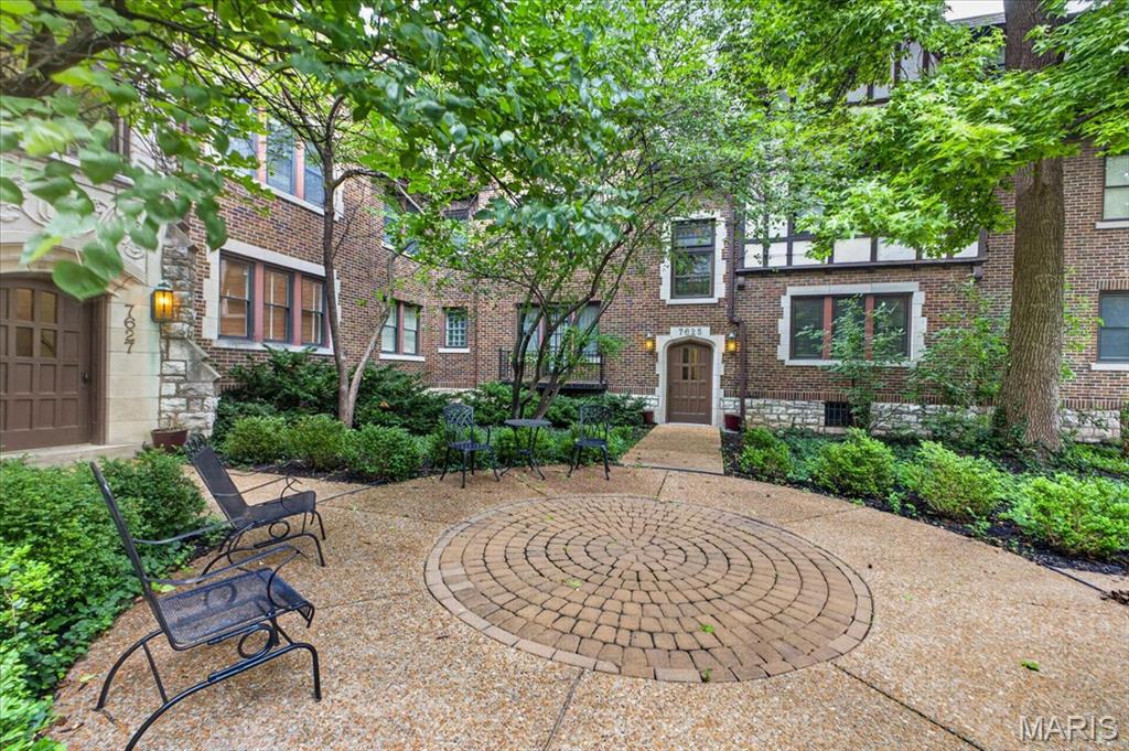 Wydown Forest Court Condo - Residential