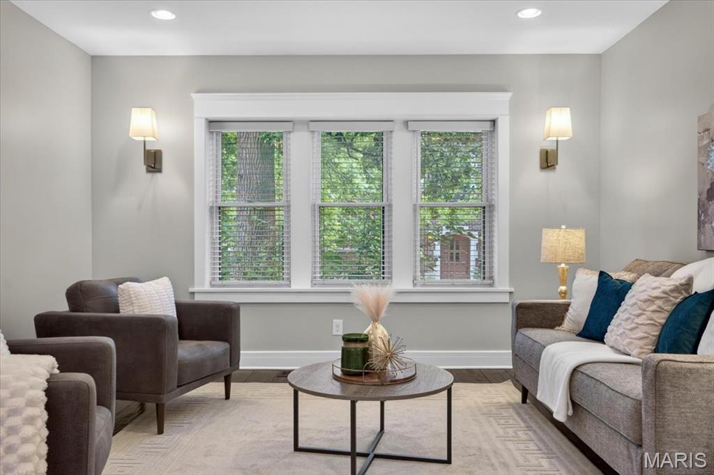 Wydown Forest Court Condo - Residential