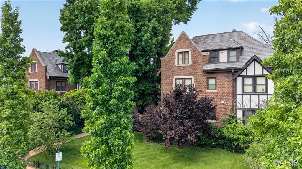Wydown Forest Court Condo - Residential