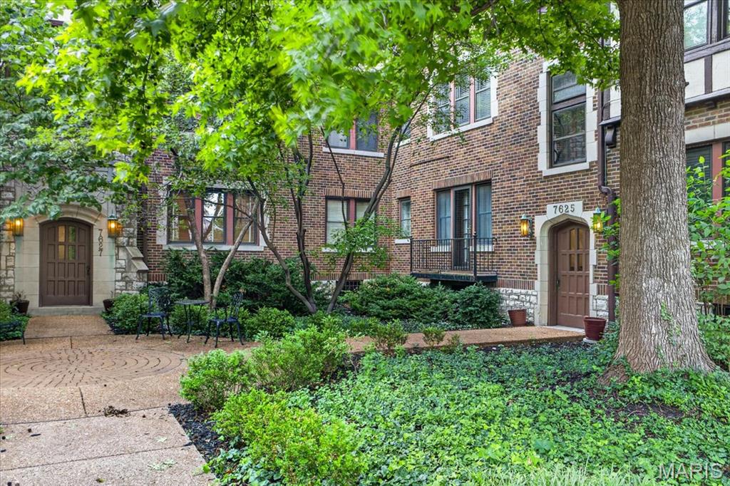 Wydown Forest Court Condo - Residential