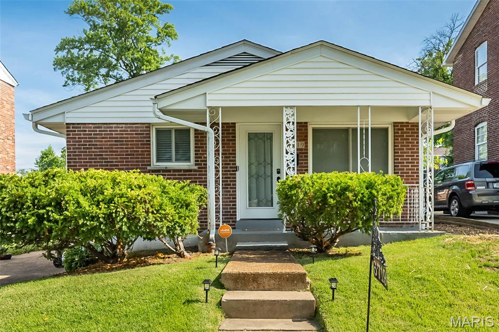 This delightful 3-bedroom, 2-bath ranch home in University City is entirely move-in ready! Featuring low-maintenance vinyl plank flooring, updated kitchen and bathrooms, and a level, fully fenced backyard perfect for entertaining. The finished lower level offers the ultimate flexible space for a home office, recreation room, or play area. Enjoy unbeatable convenience less than 10 minutes from the brand-new Market at Olive development, featuring the newly opened Dierbergs, Target, and Costco for all your daily needs. You're also just a short drive to the vibrant Delmar Loop, Washington University, and Forest Park! Get ready, because showings start on Saturday!