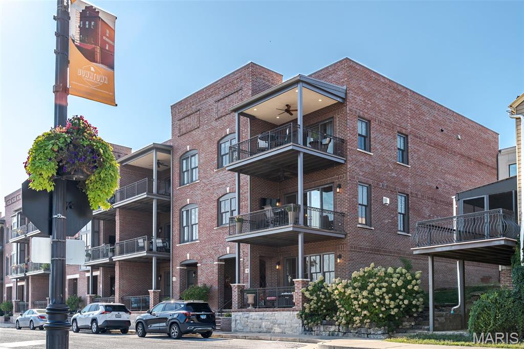 * GORGEOUS TOWNHOME, WASHINGTON RIVERFRONT LUXURY! * Discover the perfect blend of elegance, comfort, and unbeatable views in this custom-built, 3 story offering approx. 3204 sq ft of beautifully designed living space! * From the moment you step inside, you’ll fall in love with the soaring views of the Washington riverfront, visible from the open concept living area, designer kitchen —complete with custom cabinetry, induction stovetop, walk-in pantry, and high-end upgrades throughout. * Enjoy cozy evenings in front of the stone gas fireplace, or sip your morning coffee on the private covered deck off the luxurious primary suite, framed by black iron railings and serene water views. * This one-of-a-kind home checks every box: There’s simply too much to list you must see it to believe it! Call today to schedule your private tour~homes like this and this particular view of the river do not come along often! You will NOT be disappointed!