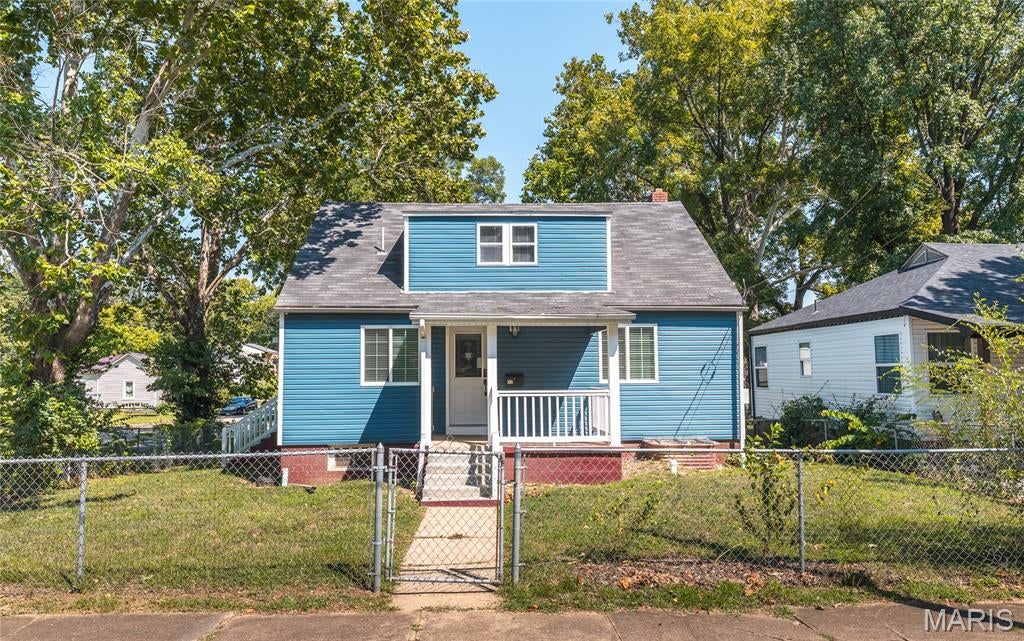 Adorable & Newly Remodeled Investment Opportunity in the Heart of Rolla!
Check out this charming, newly remodeled investment property with two separate living spaces and plenty of potential! The main level features a spacious 2 bedroom, 1 bathroom apartment with a kitchen and living room, while the upstairs offers a cozy 1 bedroom, 1 bathroom studio apartment perfect for rental income, a guest space, or flexible living arrangements. This property has been updated with new vinyl flooring, windows, HVAC, heating, carpet, fresh paint, and so much more! The updates make this property move-in ready while providing an excellent opportunity for an investor looking for income potential. The possibilities don't stop there! The property also includes a full, unfinished basement that offers the potential to be converted into a third apartment, creating even more income producing possibilities. Situated on a corner lot in the heart of Rolla, this property also features a fenced in front yard and a detached garage, adding both convenience and extra value. Whether you're looking to expand your rental portfolio or searching for a property with income potential, this one is definitely worth a look! Come see all this property has to offer!