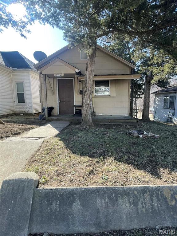 Looking to beef up your rental portfolio? Look no further. Liquidating rental properties. This 2 bed one bath home would be a great addition. Currently tenant occupied and renting for 600/month. also see MLS listings:26007466, 26007463