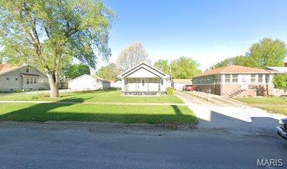 Move in ready 2 bedroom 1 bath one level property.  Large 1.5 lot yard fenced backyard.  2 car detached garage with gravel driveway for extra parking.