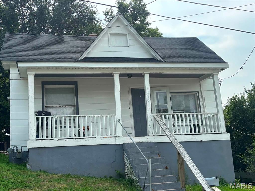 Three-bedroom home with a covered front porch and a large backyard! Currently a rental property with a long-term tenant and priced so aggressively, this is an excellent investment property or would make a great starter home!