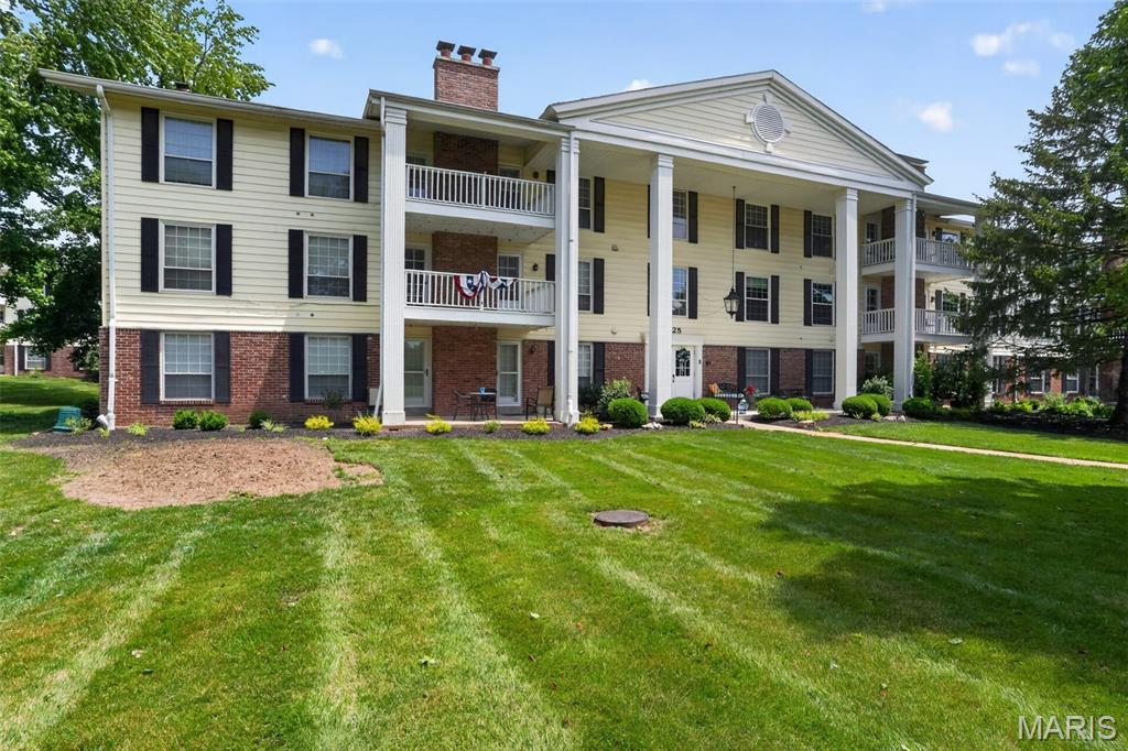 Discover refined living at 1525 Hampton Hall DR 12, Chesterfield MO 63017, a condominium offering an inviting home experience. Built in 1975, this residence is ready for you to move in and begin your next chapter. The heart of this home, the kitchen, is thoughtfully appointed with stainless steel appliances, creating a functional and stylish space for culinary endeavors. Both bathrooms in this residence contribute to a sense of comfort and ease. One bathroom features a convenient double vanity, while another offers a walk-in shower for a refreshing experience. With two bedrooms and two bathrooms, this property provides comfortable living arrangements. We invite you to explore this exceptional condominium and envision your future here.