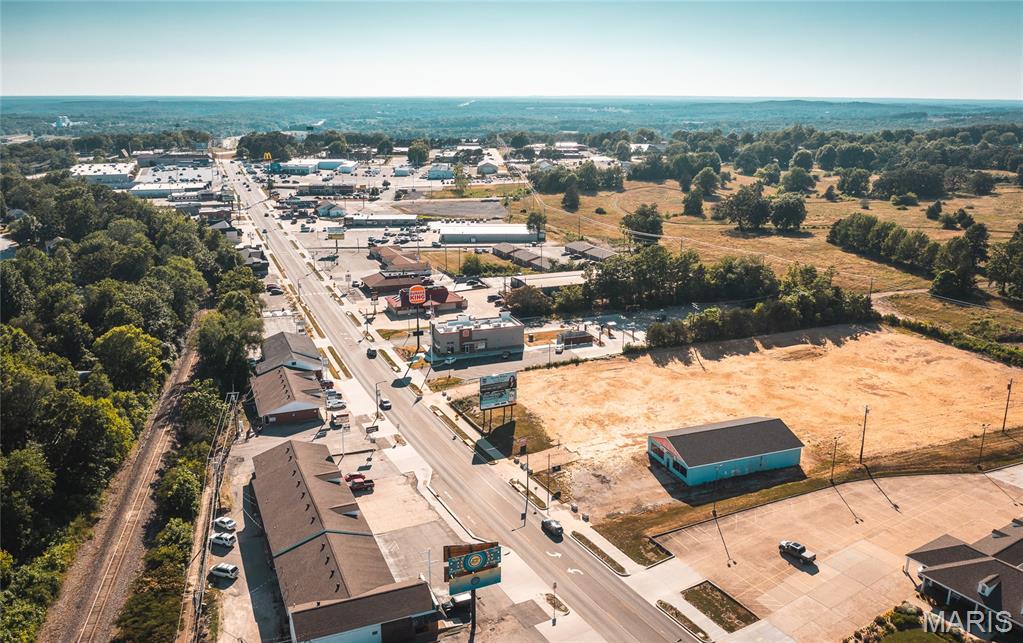 Prime commercial lot available for sale or lease on Kingshighway! This 1.2 m/l acre property is ideally located in a high-traffic area surrounded by major restaurant chains and established businesses. Zoned C-2 and offering excellent visibility, it’s a fantastic site for retail, dining, or office development. The property is available for a $8,250 per month triple net lease or can be purchased outright. Whether you're looking to build now or invest in a strategic location for future use, this property offers flexibility and strong potential in one of the city's most sought-after commercial corridors.