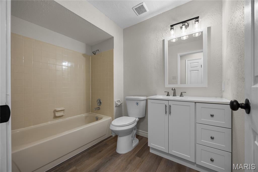 Lin Capri Condo - Residential