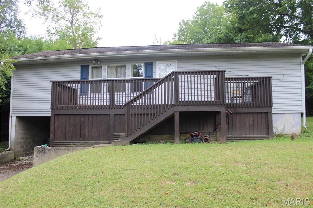 1550 McDonald Street is a 2 bed, 1 bath single family home for sale in Cape Girardeau Missouri, totaling 1,008 sq ft and within a short drive to SouthEast Missouri State University. This property is currently being leased for $935 a month. 

This property is also being sold as part of a portfolio totaling 33 doors and $3,350,000.