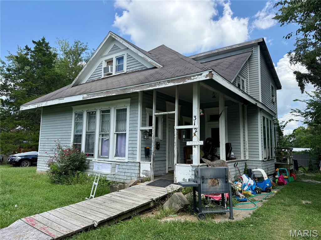 4 bedroom, 2 full bath home currently used as a rental property. The home offers 3 bedrooms and one full bath on the main level. The upper floor has a living/kitchen combo with 1 bedroom and a full bath. Currently renting for $1200 monthly. Air units for cooling, gas forced air furnace for heat. Investor opportunity.