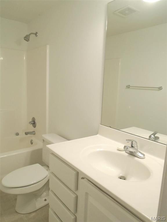 CAMBRIDGE CONDOMINIUMS - Residential Lease