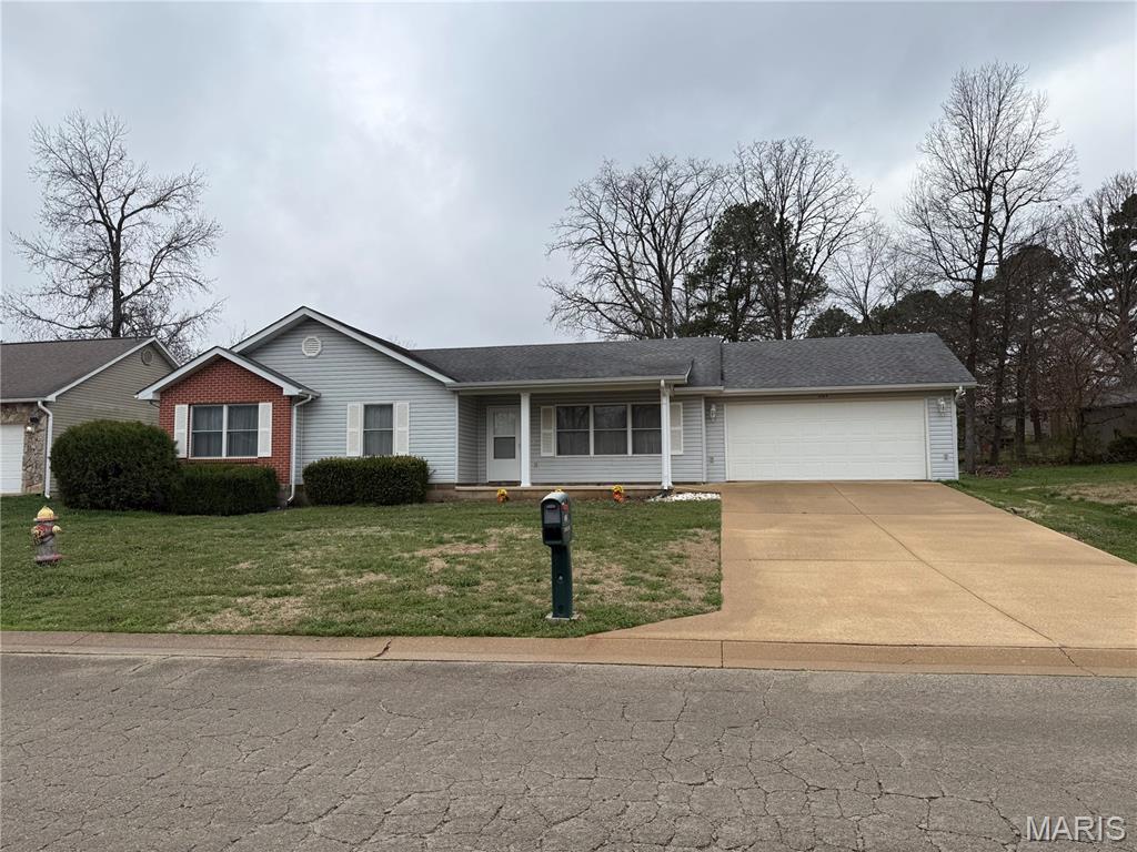 Well-kept 3-bed 2-bath home. Home offers nice storage, spacious living room, and nice back patio