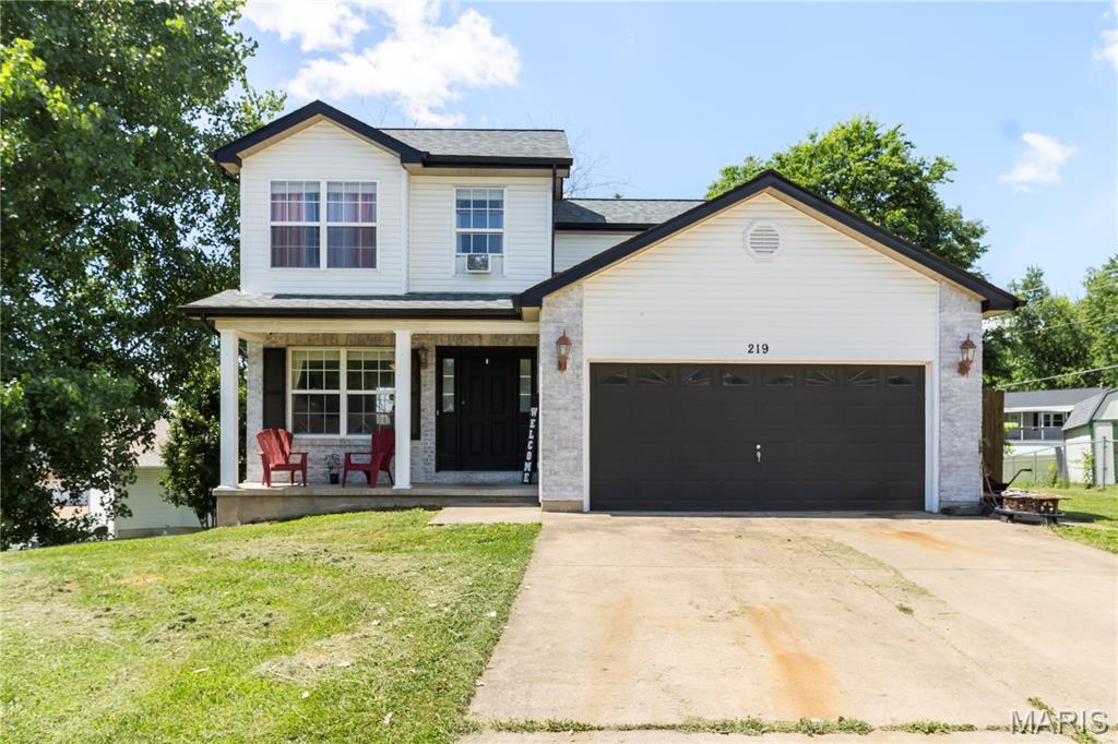 Welcome to 219 Richmond in the desirable Williamsburg Subdivision and sought-after Crystal City School District! This move-in ready two-story home offers spacious living areas, luxury vinyl flooring, updated lighting, a beautifully appointed kitchen with center island and abundant cabinetry, and a stylishly updated half bath. The dining area opens to the deck, creating the perfect space for entertaining. Enjoy small-town living in Crystal City while being conveniently located near schools, parks, shopping, dining, and Highway 61. Don't miss your opportunity to call this wonderful home your own!