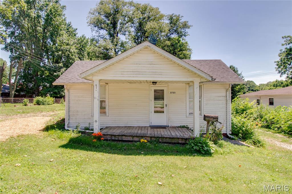 Don’t miss this opportunity to own a home in the desirable Milton area. Whether you’re looking to expand your investment portfolio, downsize or purchase an affordable starter home, this property offers tremendous potential.

Situated on a large lot, the spacious yard provides plenty of room for outdoor entertaining, recreation, or future improvements. Inside, the home presents an excellent opportunity for updates, renovations, and customization to make it your own.

With great possibilities and room to add value, this is a property you won’t want to overlook. Schedule your private showing today! Property being sold as-is, seller to make no repairs.