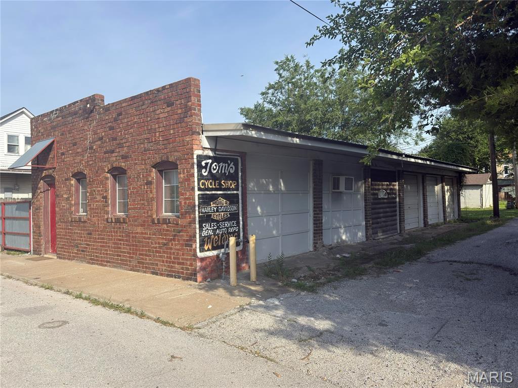 Great opportunity to own a workshop with possibilities of income producing.  This 3 bay property offers nice storage, Heated bays, wall unit air condition in office area as well as small kitchenette and full bathroom with shower.  Built-in air compressor in bay as well as work bench area.  Alley access to the bays and nice access from Warren Barrett Drive.