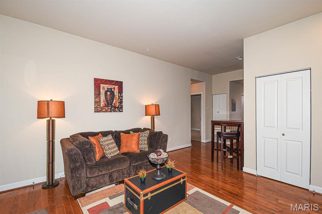 Del-Clare Condo - Residential