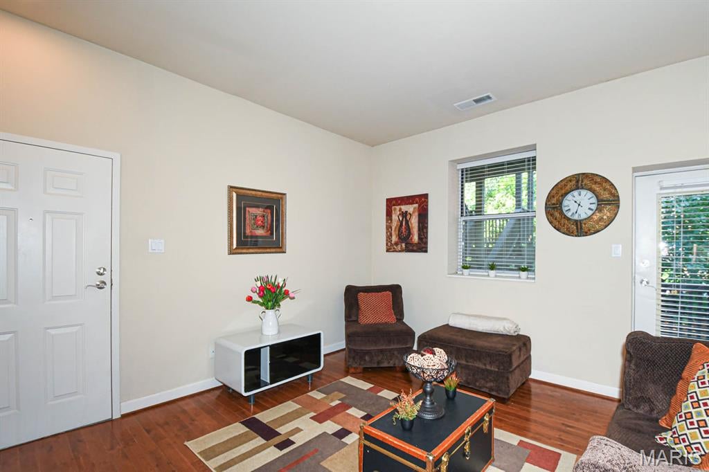 Del-Clare Condo - Residential