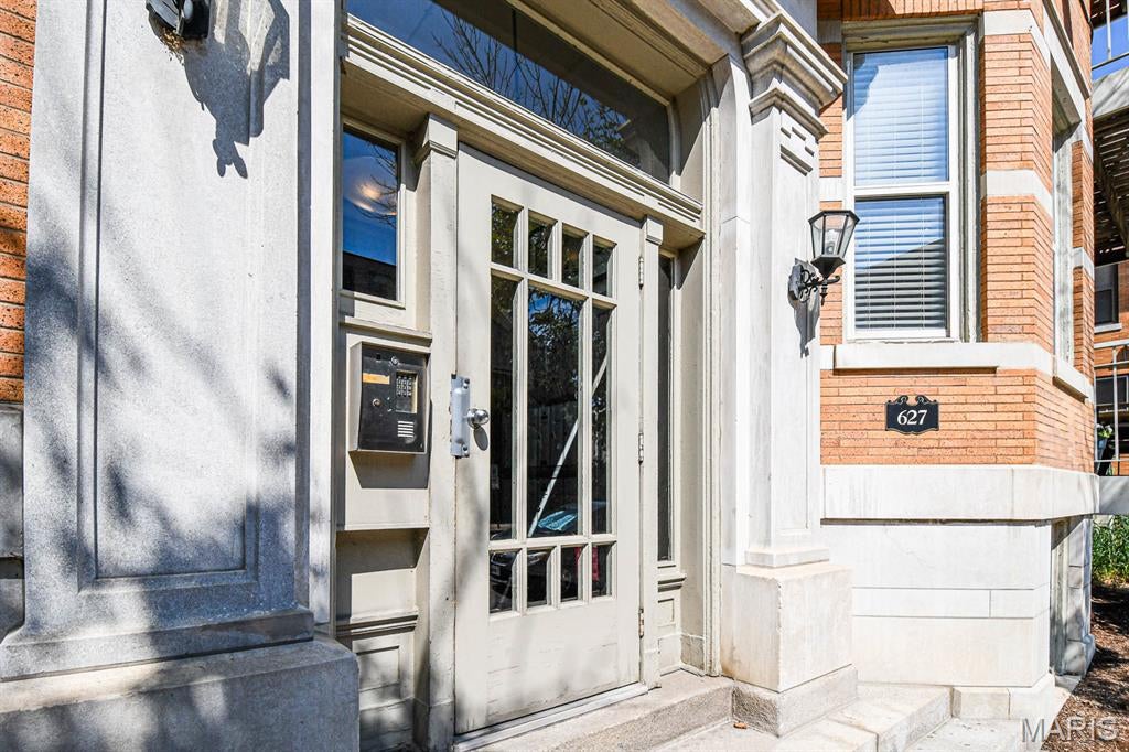 Del-Clare Condo - Residential