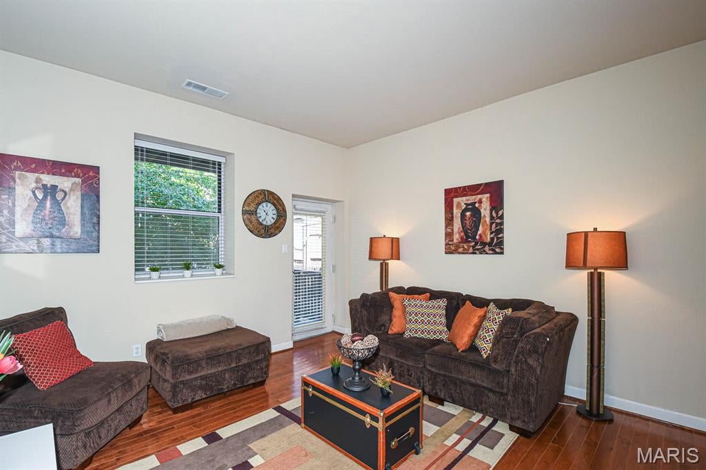 Del-Clare Condo - Residential