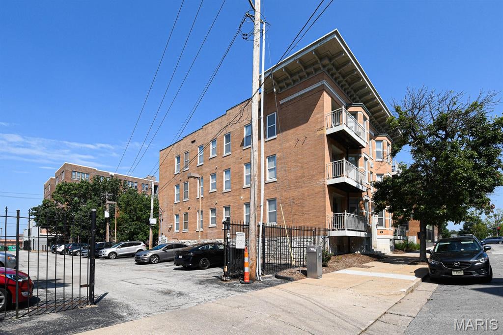 Del-Clare Condo - Residential