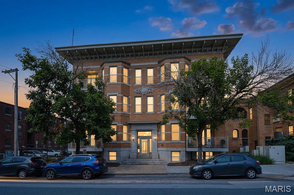 Del-Clare Condo - Residential