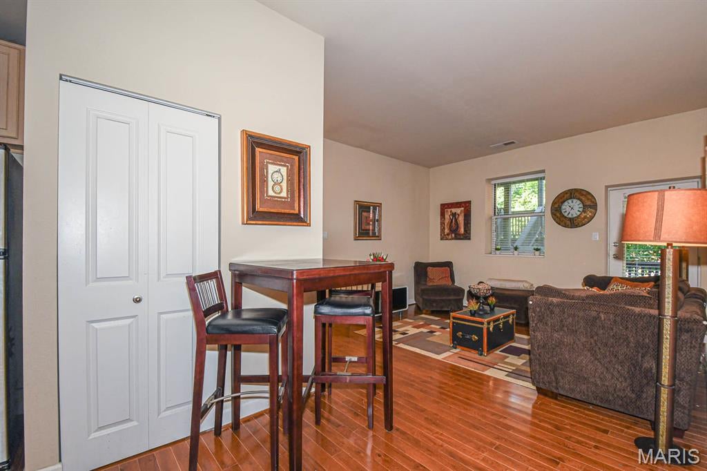 Del-Clare Condo - Residential