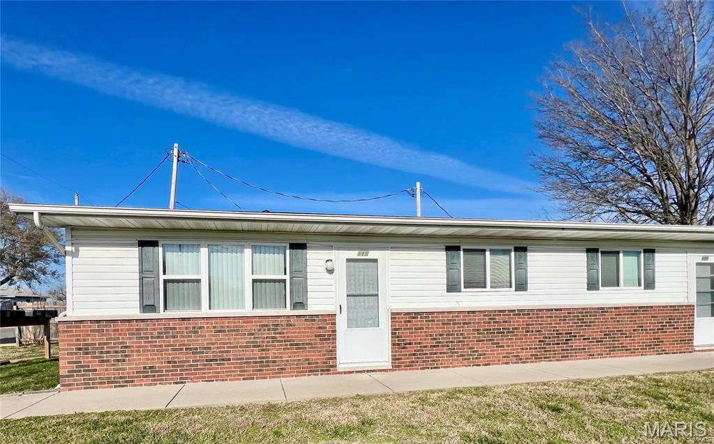 LOCATED TWO EXITS FROM SIUE CAMPUS AND IN COVETED ROXANA SCHOOL DISTRICT. This 2-bedroom apartment is conveniently located near major thoroughfares and amenities. This generous owner provides a stove, refrigerator, in-unit washer and dryer, and lawn care. Off-street parking. MINIMUM QUALIFICATIONS: There is a $48 application fee for each adult applicant. This pays for a nationwide background and credit check. Our tenants must have been at their current jobs for at least 6 months, bring home at least 3X the rent after taxes, possess credit scores of 600 or better, have had NO EVICTIONS filed against them, and have clean backgrounds.