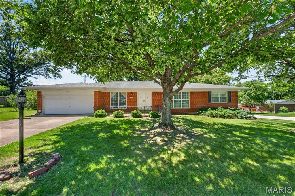 Welcome to this 3-bedroom, 3 full-bath ranch nestled on a desirable corner lot in the highly sought-after Lindbergh School District and within walking distance of Long Elementary. Located in a wonderful Crestwood neighborhood with sidewalks lining the streets, this home offers the perfect setting for evening strolls, bike rides and enjoying a true sense of community.
Inside, you'll find a spacious layout with generous room sizes and endless potential for the next owners to bring their vision and personal style to life. The walk-out lower level is currently unfinished but offers an incredible opportunity to nearly double the home's living space when finished, making it ideal for additional family living areas, a recreation room, home office or guest suite.
Whether you're looking to renovate, refresh or create your dream home, this property provides the perfect canvas in a prime location. This is a rare opportunity to make a home your own in one of Crestwood's most desirable neighborhoods.