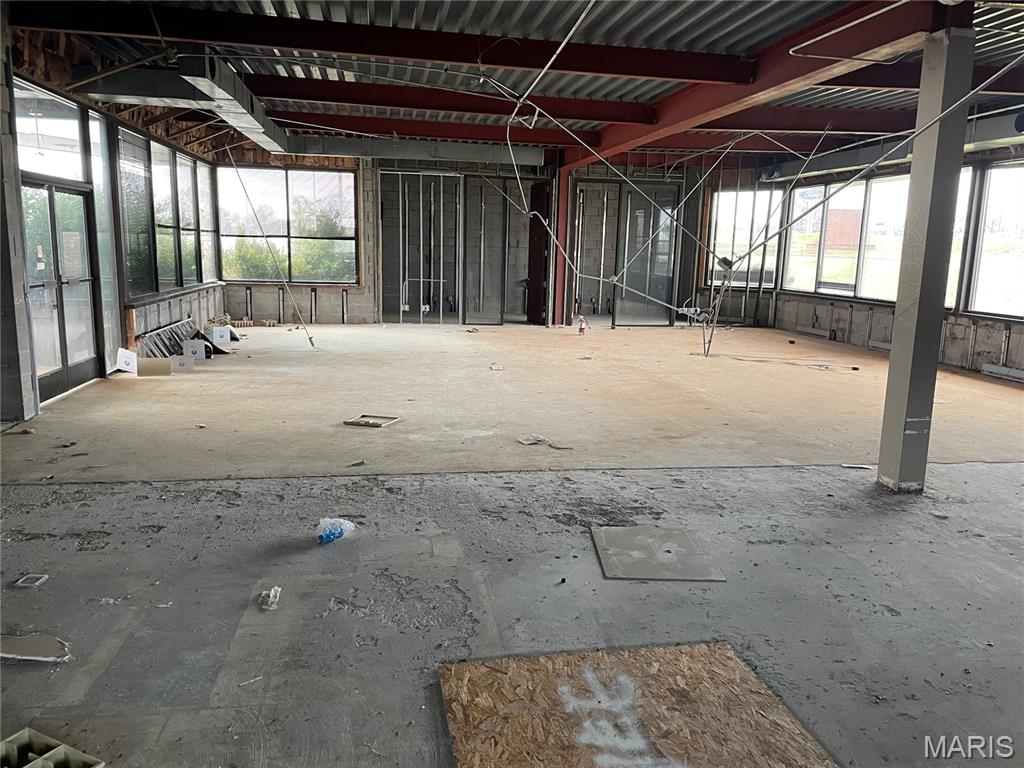 Baris Plaza Alton - Commercial Sale