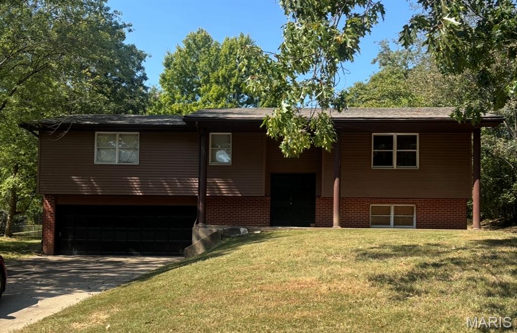 This one-owner home is conveniently located in well-established area in Cape Girardeau. Sitting on a corner lot, this spacious home has 3 bdrms., 2 1/2 baths, and lower level could be family gathering area, workout room, office or make your primary bedroom. Large backyard for play and recreation. This home offers a lot of space for the price. Measurements are approximate.
