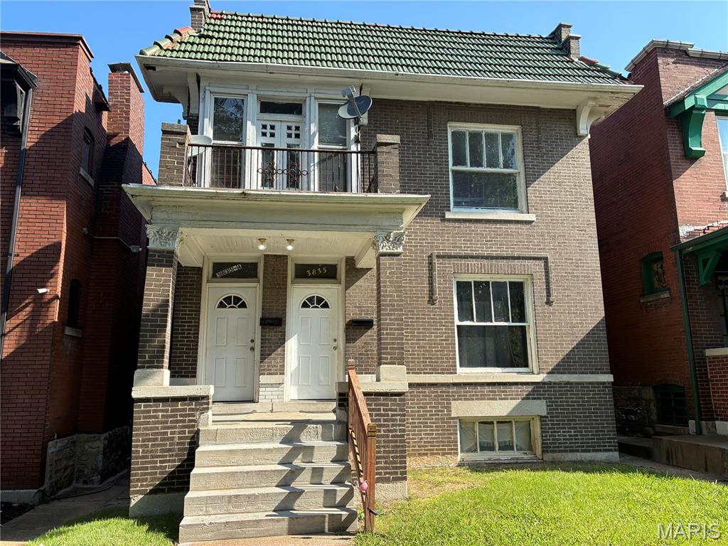 welcome to the highly desirable Shaw Neighborhood and 3835 Shaw Blvd, a two-family home waiting for your updates and possible conversion into one large house - or the opportunity to live in one unit and rent the other.  The building is full of historical charm, with stained-glass windows.   The front porch is welcoming and spacious,   the second floor was recently updated, and both rear decks are newer.  The first floor has two bedrooms and one bath, while the second floor has three bedrooms and one bath, making a total of five bedrooms and two baths.  The Seller prefers to sell the property AS-IS, with inspections to be for your information only.  This spacious home features long windows, high ceilings, and much of the original millwork.  Both Gas and Electric appliances present. The living and dinning areas flow together, allowing for easy movement.  The two units connect nicely, with direct side-door access to the outside, and the basement is also a walkout.
There are many unique spaces in this property for your enjoyment.