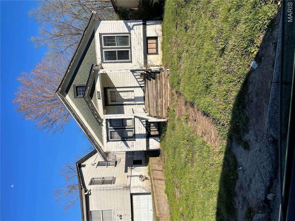 Investors special 2 bd 1bth. Seller to do no repairs or warranties. Must close at Closed Title.