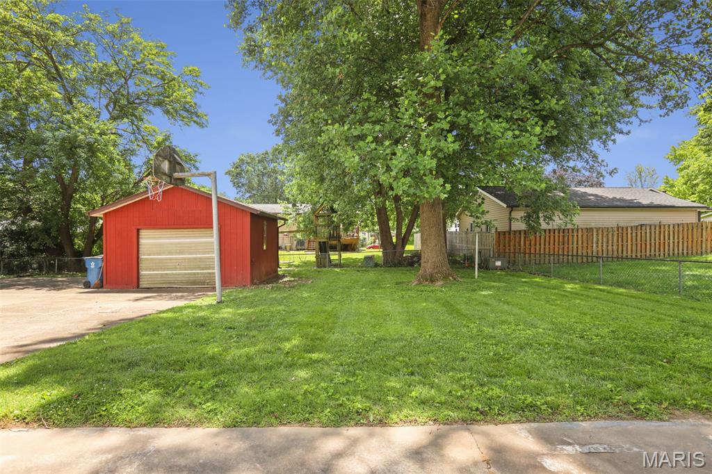 Eighth Montclare - Residential