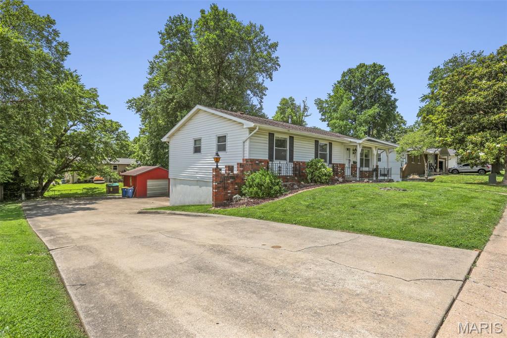 Eighth Montclare - Residential
