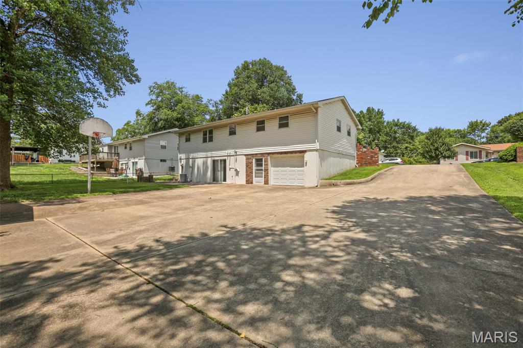 Eighth Montclare - Residential