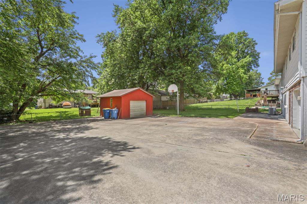 Eighth Montclare - Residential