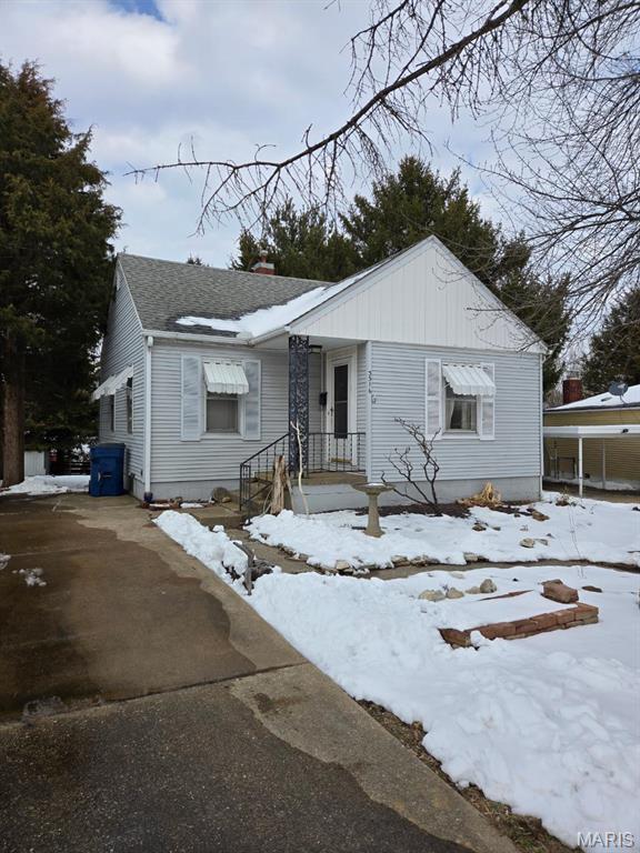 Welcome home to this inviting 4-bedroom, 2-bath residence filled with charm and character. The cozy interior offers a comfortable layout with plenty of space, while the partially finished walk-out basement provides flexible space for relaxing, hobbies, storage or a 4th bedroom. Enjoy a peaceful setting with a manageable yard perfect for outdoor gatherings or quiet evenings. Conveniently located in an established Alton neighborhood.

Close to Shopping Areas, Schools, Public Transportation and Interstate Highways. This is a Must See!!!!! Buyer to verify all listing data including but not limited to sq. ft., measurements, features, lot size, taxes/exemptions, schools and etc.