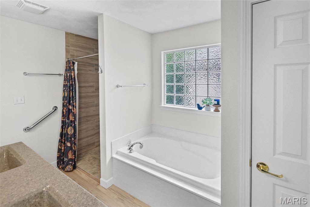 Pinebrook Villas Condo - Residential