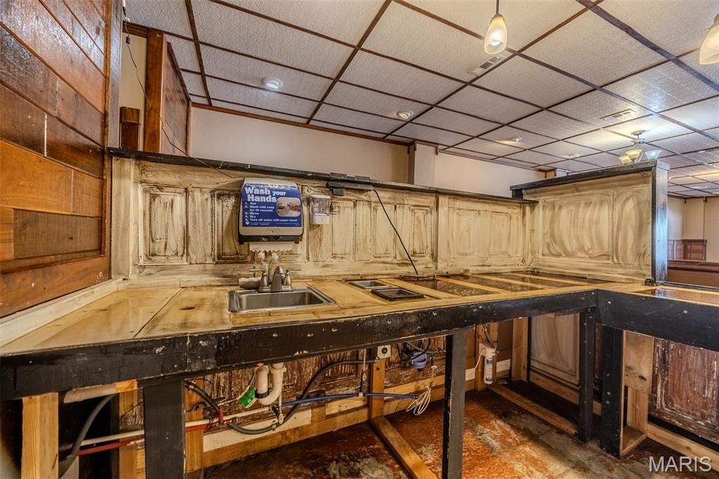 Bell-Wyrick Sub - Commercial Sale