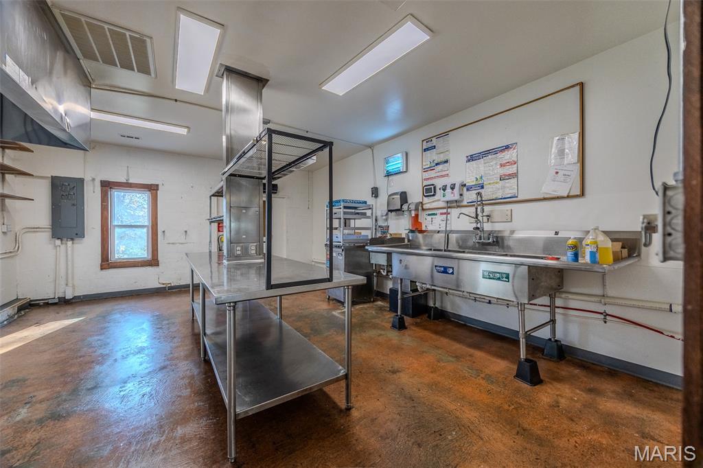 Bell-Wyrick Sub - Commercial Sale