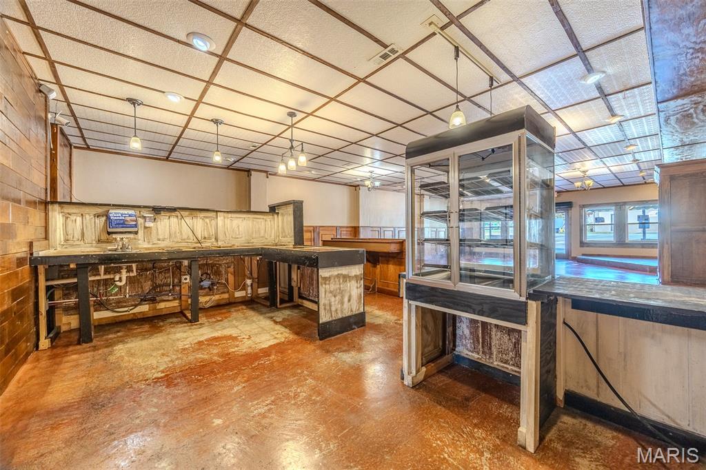 Bell-Wyrick Sub - Commercial Sale