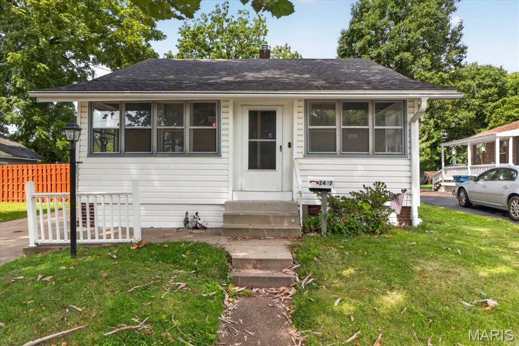 Welcome to 2407 Hood Ave in Overland! This 2-bedroom, 1-bath home offers 996 sq ft of comfortable living space along with an additional enclosed front porch filled with natural light. Inside, you’ll find an eat-in kitchen with abundant cabinetry, easy-care flooring throughout much of the home, and a versatile layout with multiple living and flex spaces—perfect for a home office, sitting area, or hobby room. Both bedrooms offer comfortable space, while the full bath features a convenient walk-in tub.
One of the standout features is the exceptionally large, level fenced backyard, offering plenty of room for outdoor entertaining, gardening, pets, or simply enjoying the open space. A storage shed provides additional convenience, while the concrete patio and off-street parking add to the home's functionality. Conveniently located near shopping, dining, major roads, and everyday amenities, this Overland home offers an excellent opportunity at an affordable price point. Showings begin Saturday 8/22.