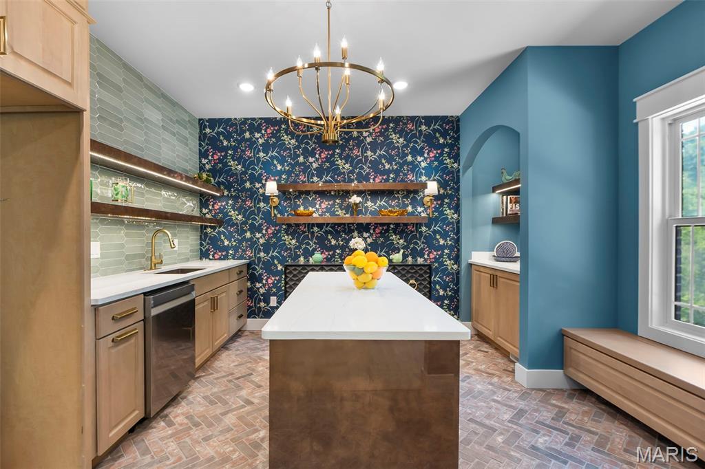 Windwood Lake Estate - Residential