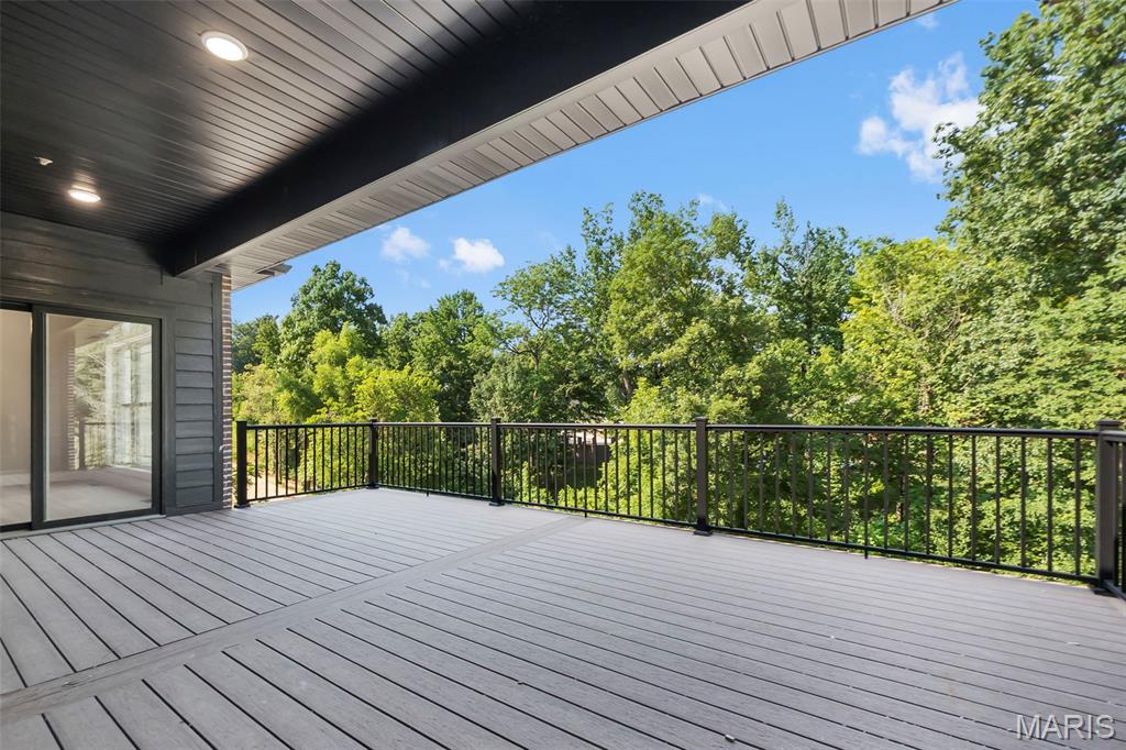 Windwood Lake Estate - Residential