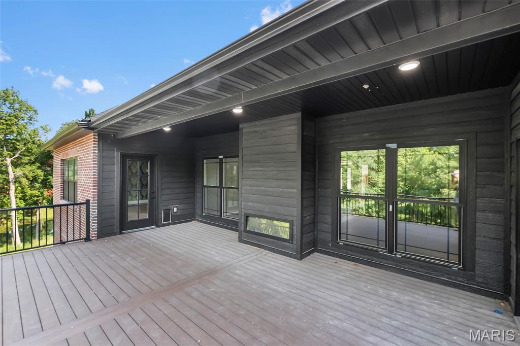 Windwood Lake Estate - Residential