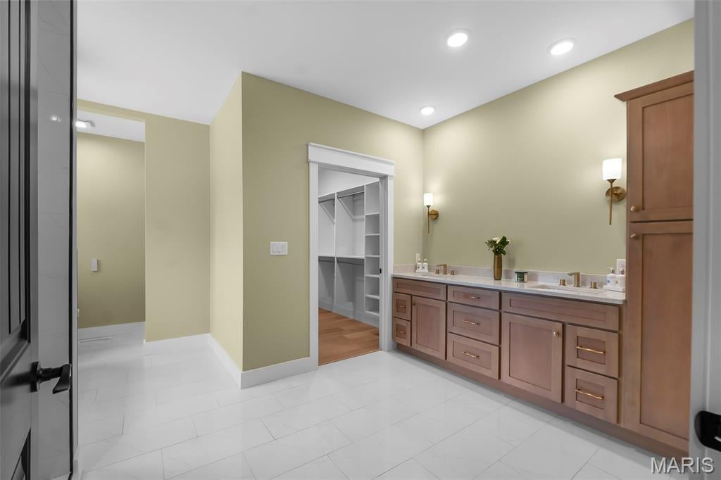 Windwood Lake Estate - Residential