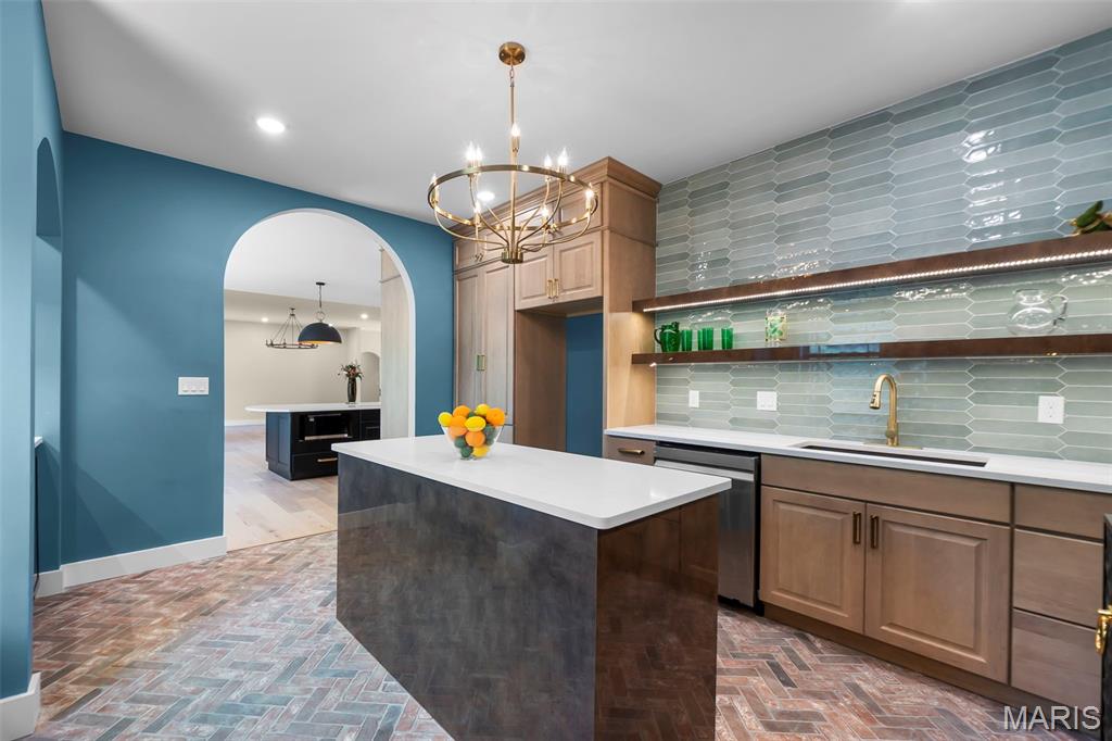 Windwood Lake Estate - Residential