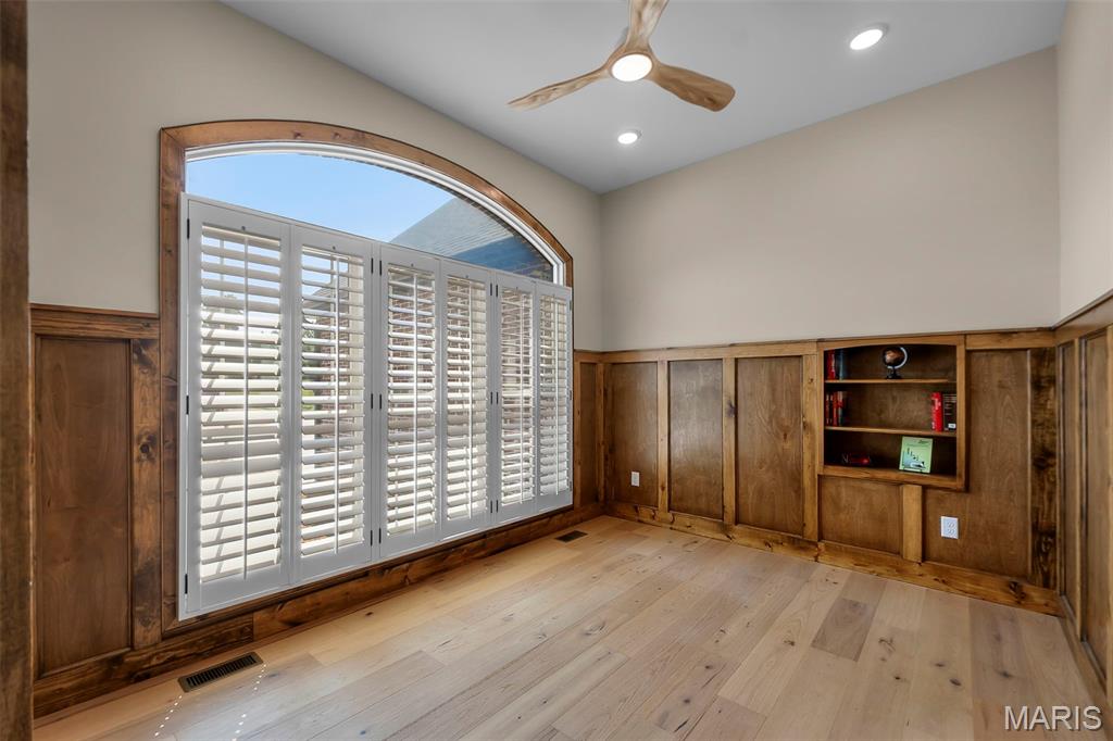 Windwood Lake Estate - Residential