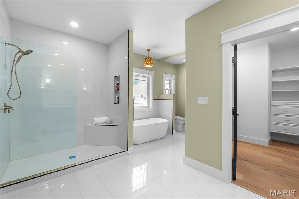 Windwood Lake Estate - Residential